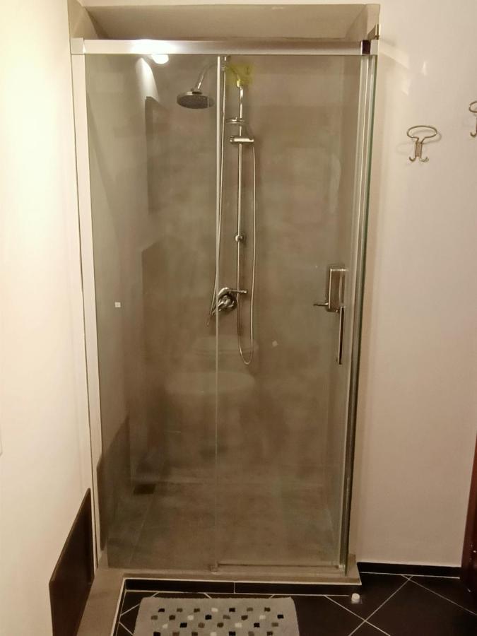 Deluxe Room (2 Adults + 1 Child)