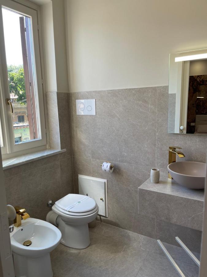 Queen Suite with Spa Bath