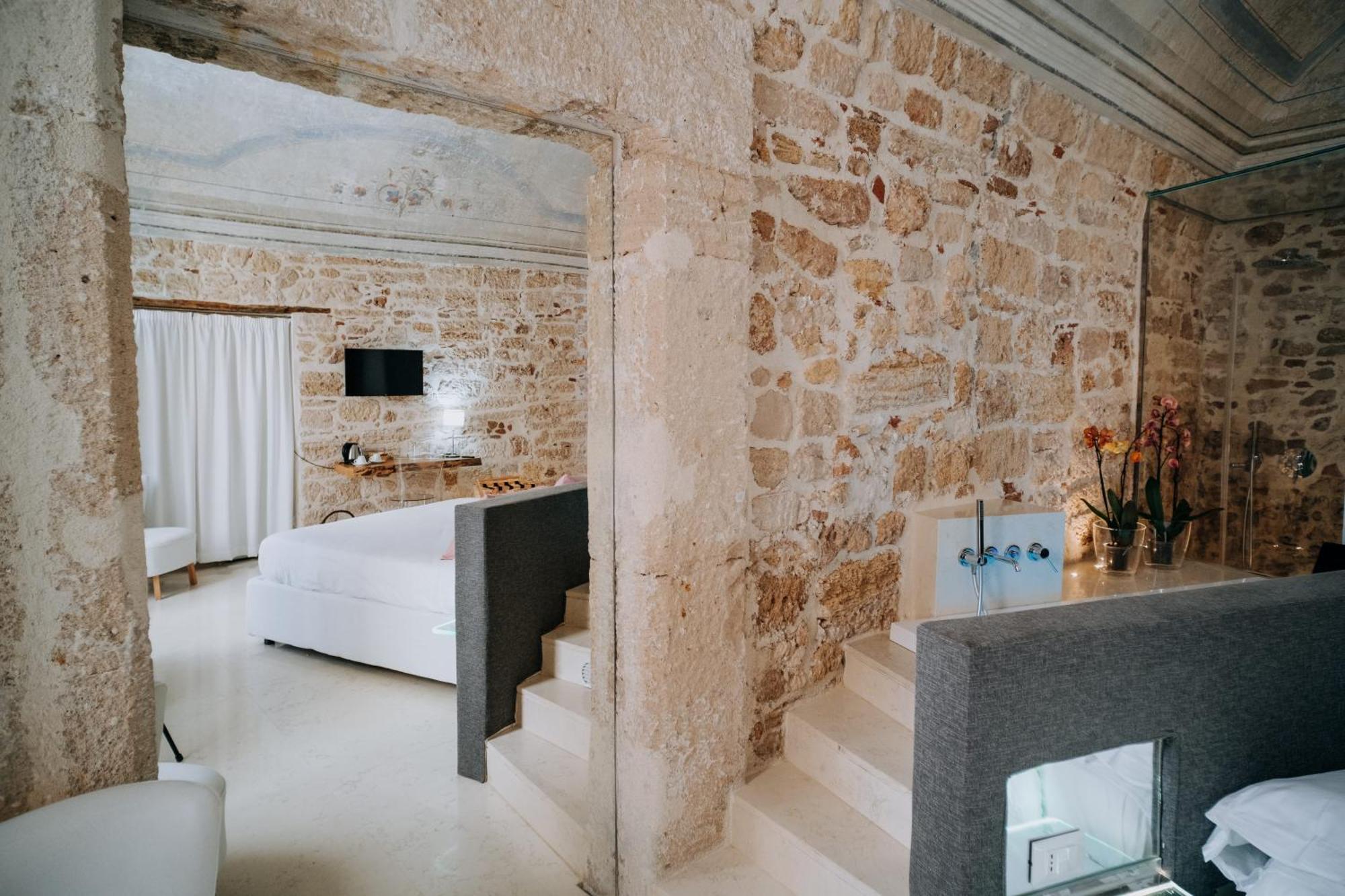 Deluxe Double Room Bath